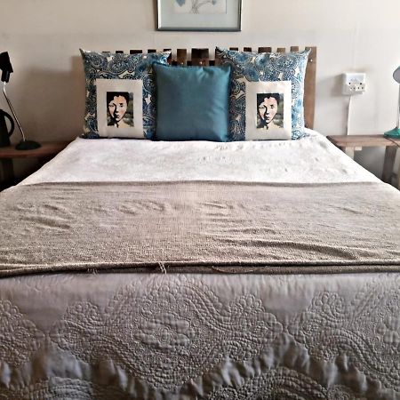 Suzie'S Coffee Shop Accommodation بيل فيل المظهر الخارجي الصورة