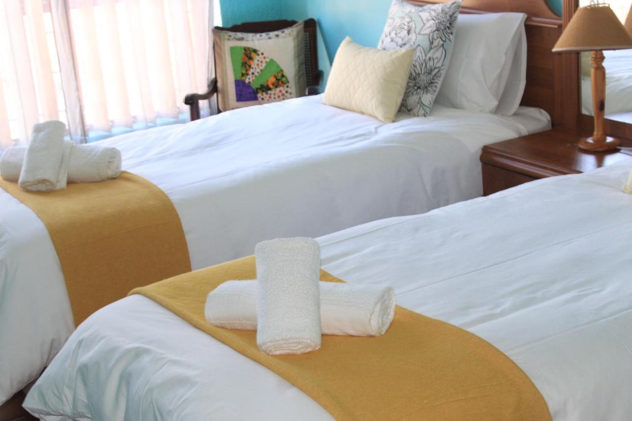 Suzie'S Coffee Shop Accommodation بيل فيل المظهر الخارجي الصورة