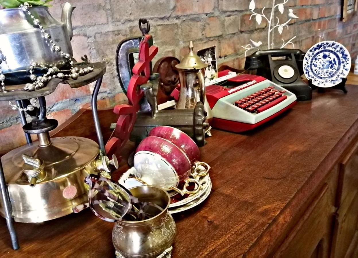 Suzie'S Coffee Shop Accommodation بيل فيل المظهر الخارجي الصورة