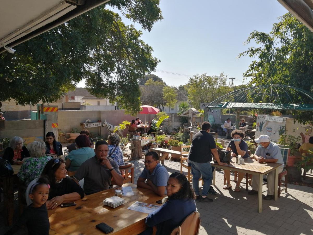Suzie'S Coffee Shop Accommodation بيل فيل المظهر الخارجي الصورة