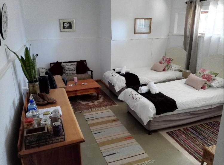 Suzie'S Coffee Shop Accommodation بيل فيل المظهر الخارجي الصورة