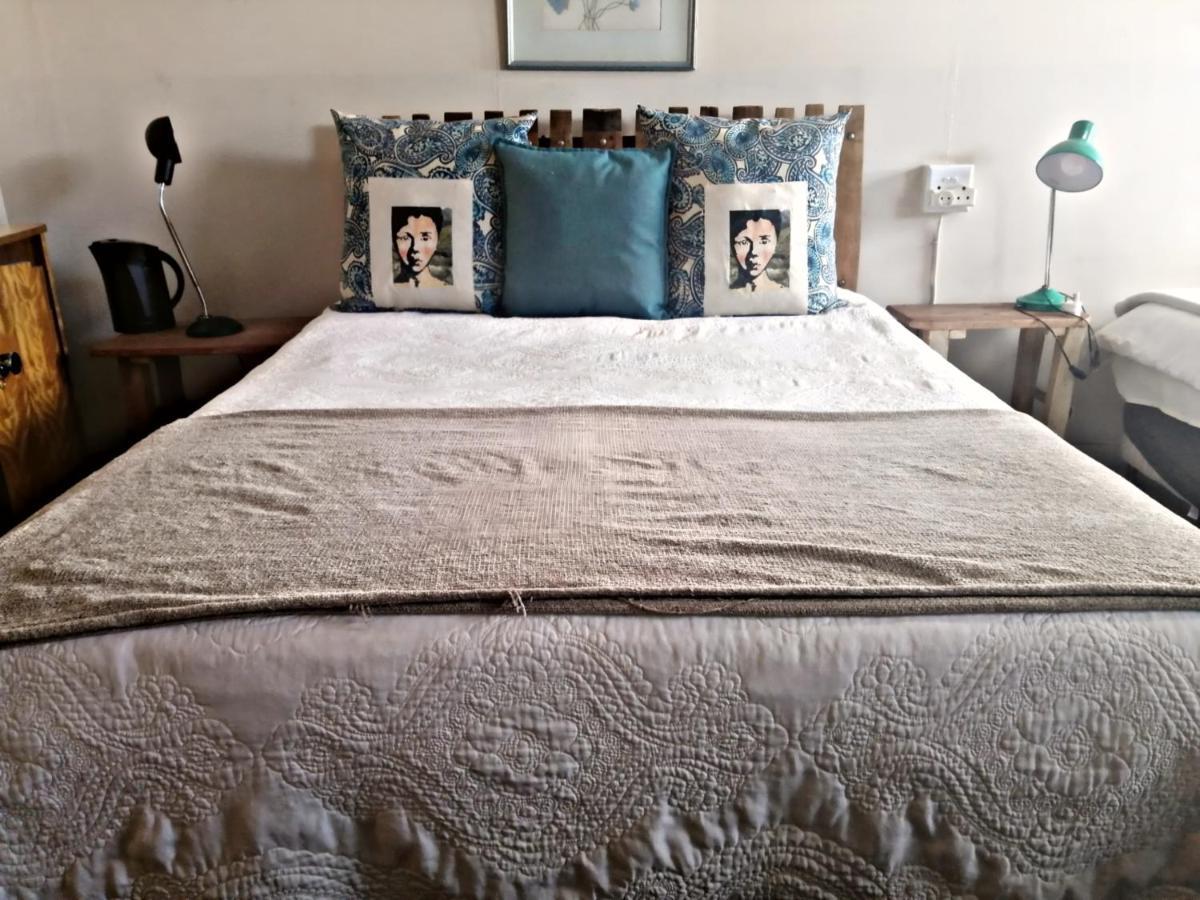 Suzie'S Coffee Shop Accommodation بيل فيل المظهر الخارجي الصورة