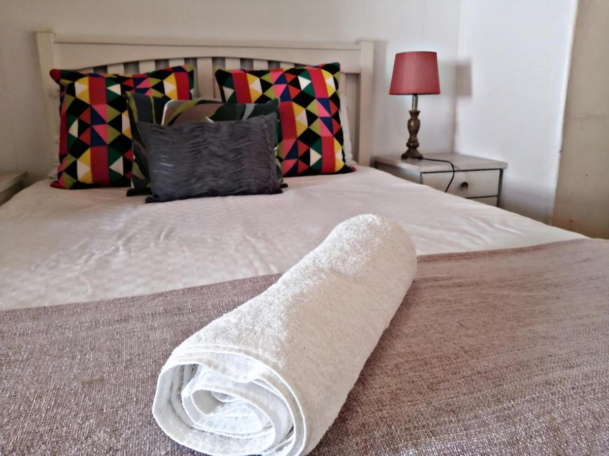 Suzie'S Coffee Shop Accommodation بيل فيل المظهر الخارجي الصورة