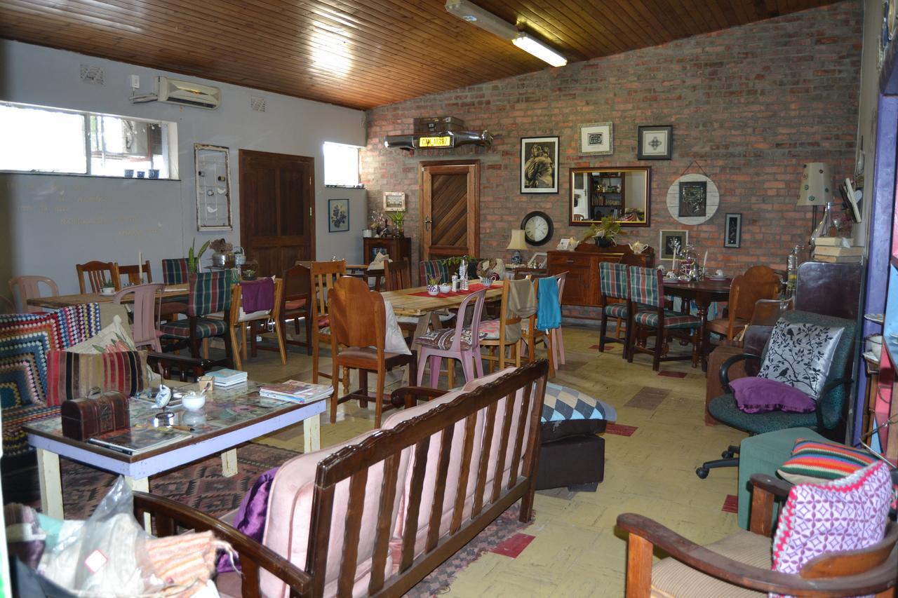Suzie'S Coffee Shop Accommodation بيل فيل المظهر الخارجي الصورة