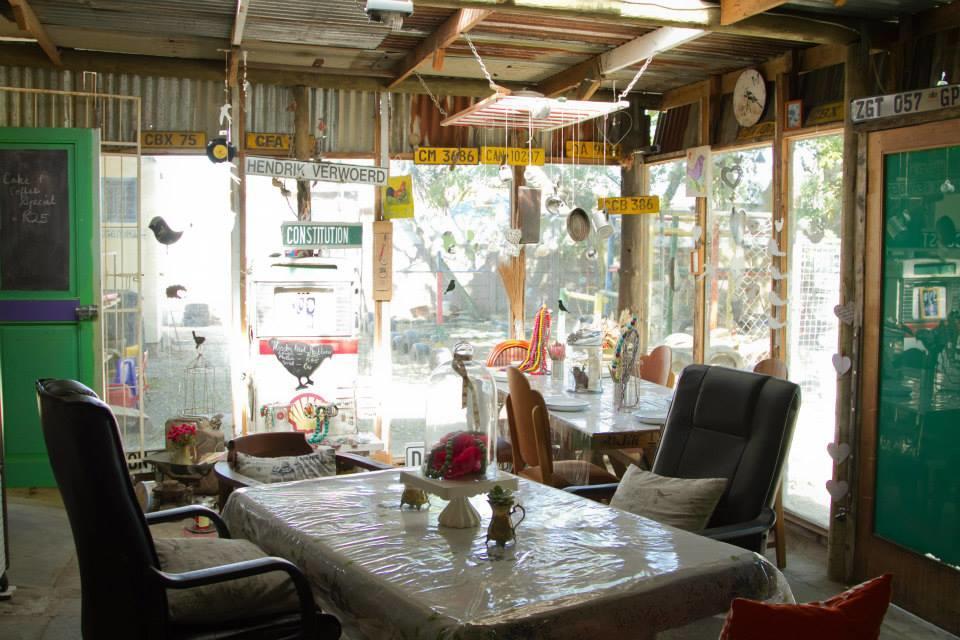 Suzie'S Coffee Shop Accommodation بيل فيل المظهر الخارجي الصورة