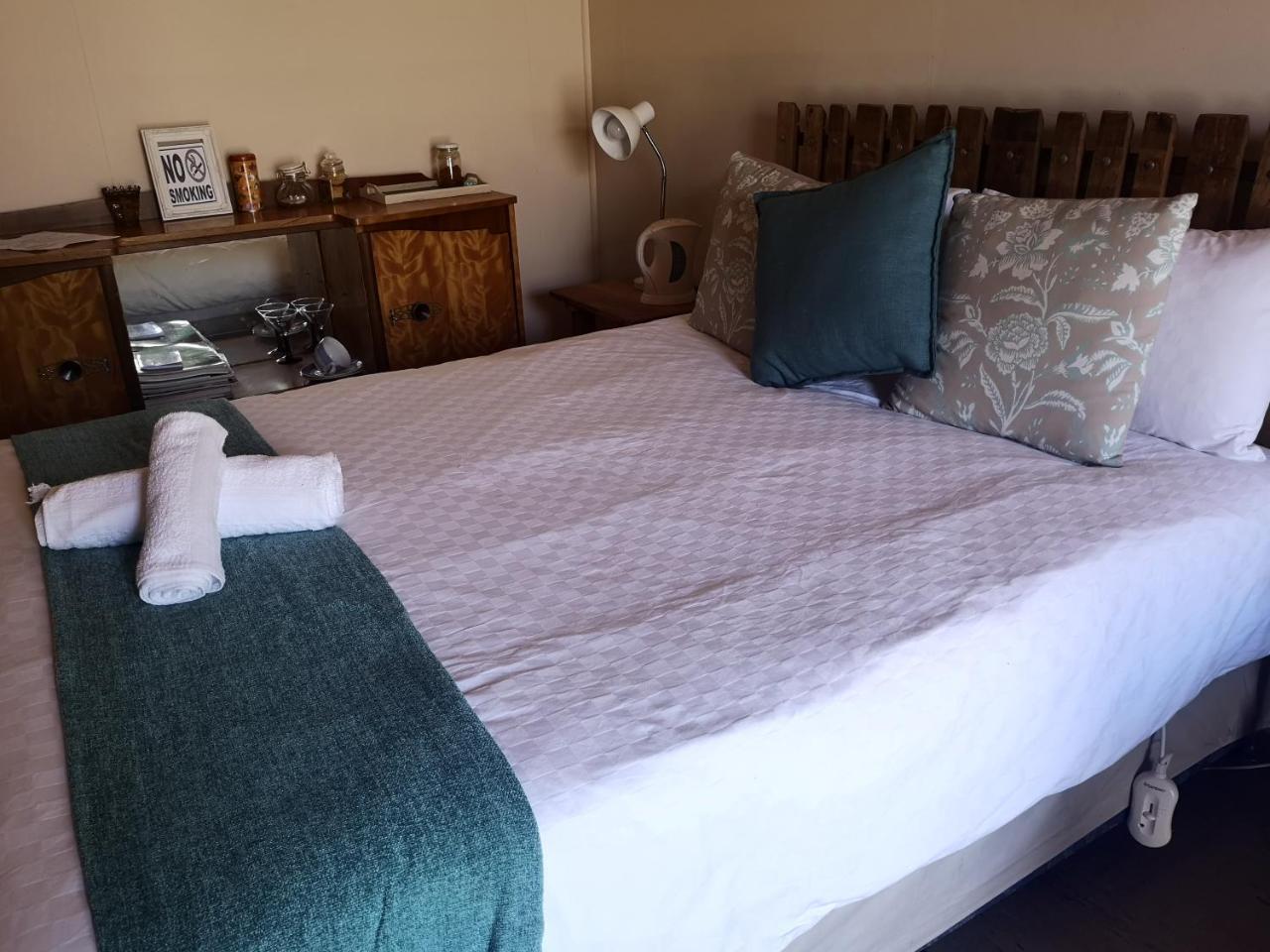 Suzie'S Coffee Shop Accommodation بيل فيل المظهر الخارجي الصورة