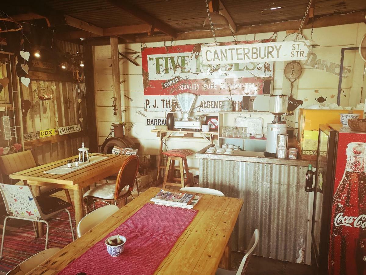 Suzie'S Coffee Shop Accommodation بيل فيل المظهر الخارجي الصورة